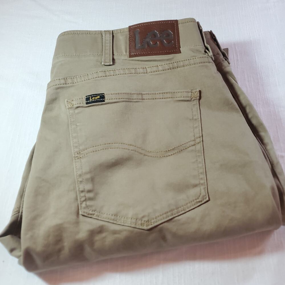 Lee Straight Fit Tapered Leg 38W 34 L | NEW